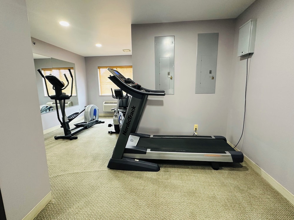 Super 8 by Wyndham Imlay City - photo 16