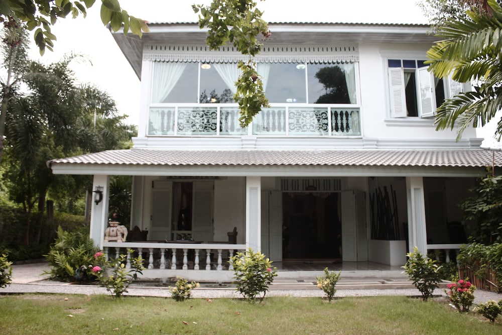 The Legend Maeklong in Samut Songkhram, Thailand