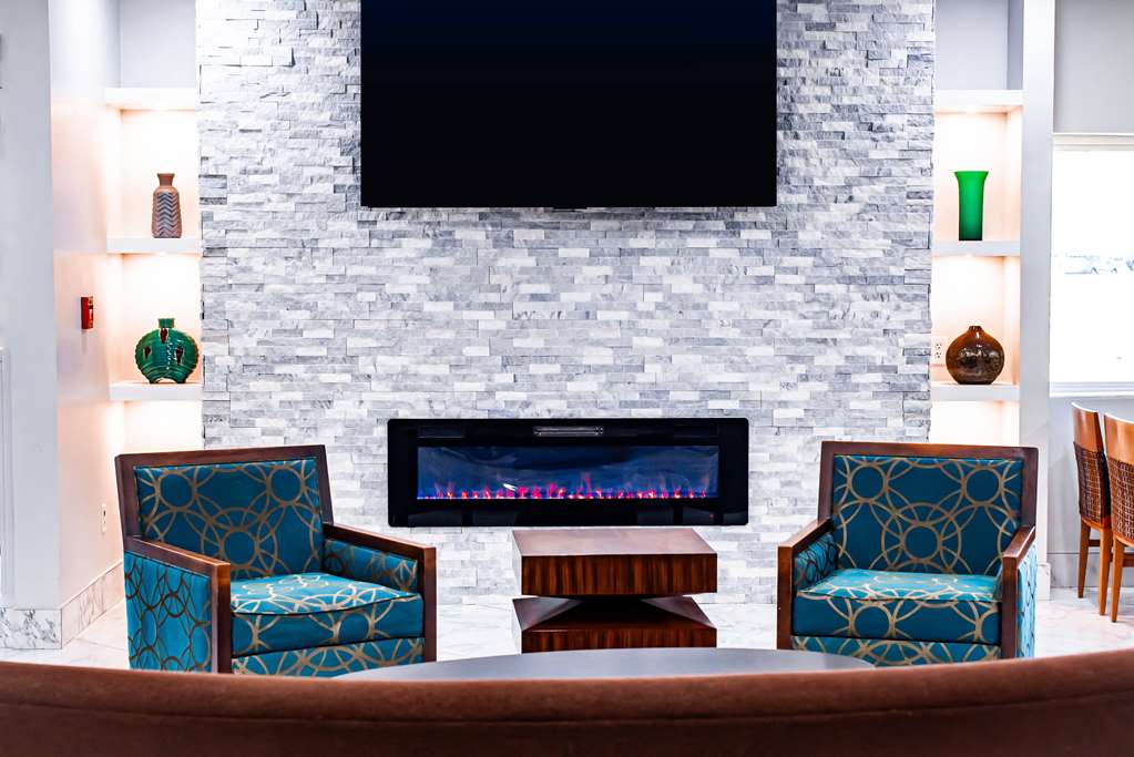 La Quinta Inn & Suites by Wyndham Evansville - photo 36