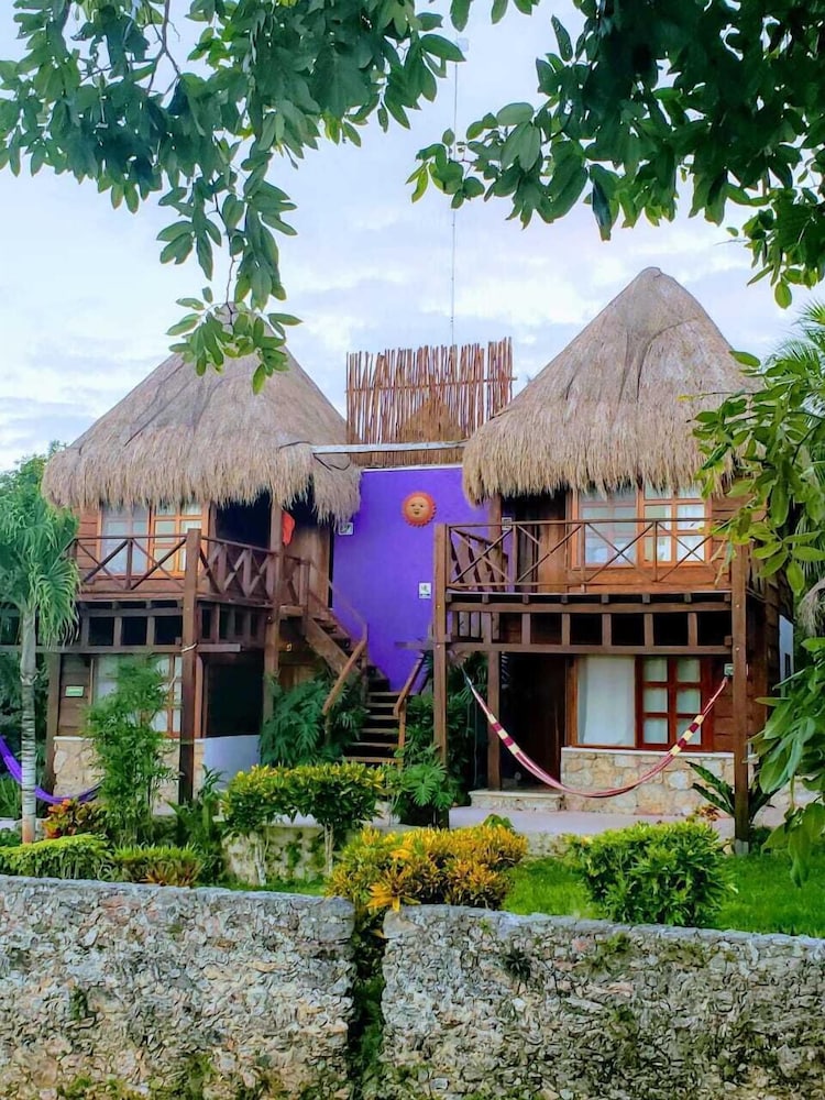 Cabanas k’iin Yéetel Há Bacalar in Bacalar, Mexico