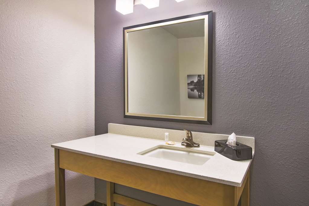 La Quinta Inn & Suites by Wyndham Morgantown - photo 15