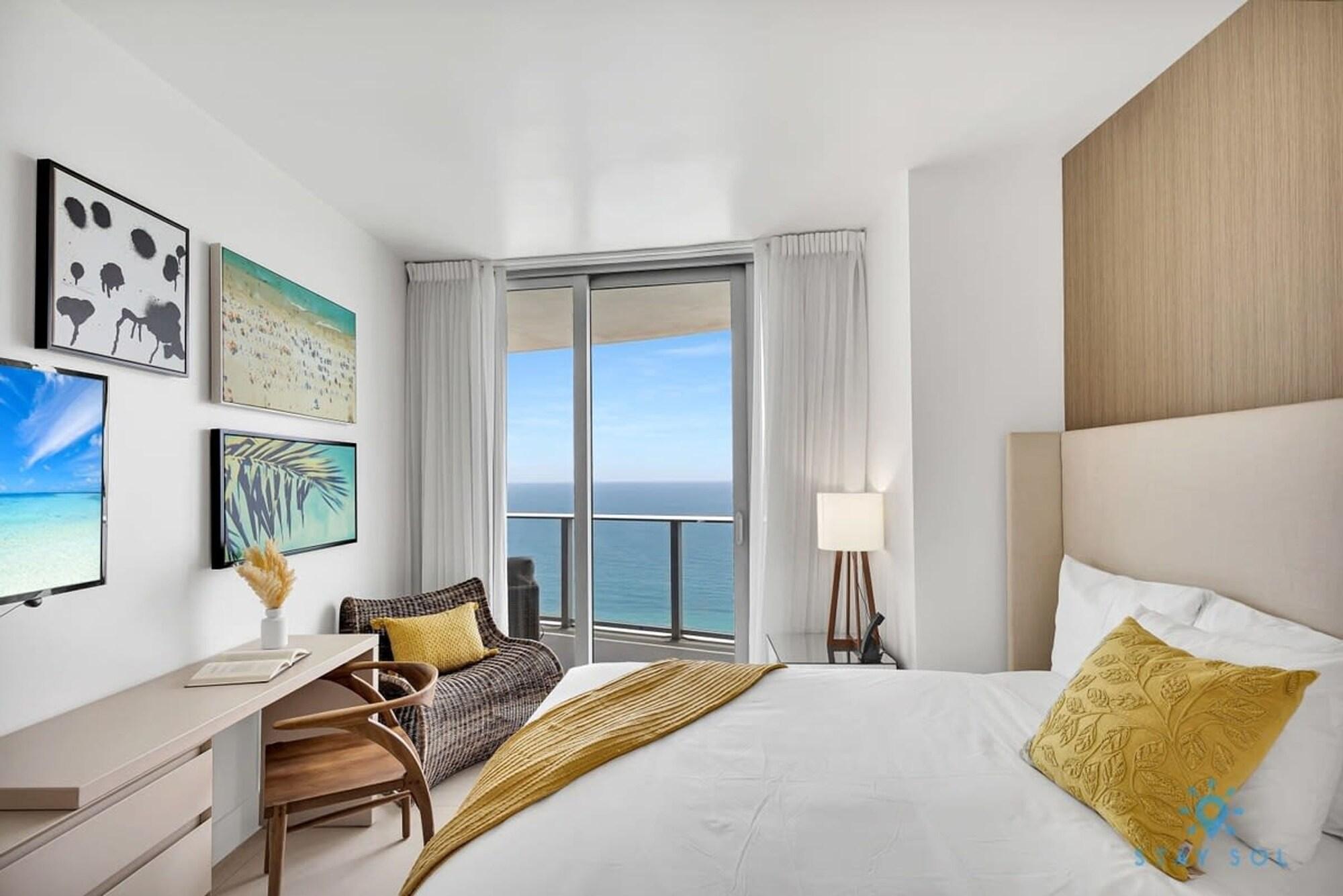 Insane Ocean View Balcony Beachfront Resort Pools — 4-Star Luxury Hotel in Hollywood, United States