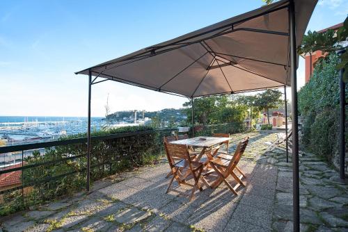 Trilocale in villa vista mare Apt 3 — 4-Star Luxury Hotel in Varazze, Italy