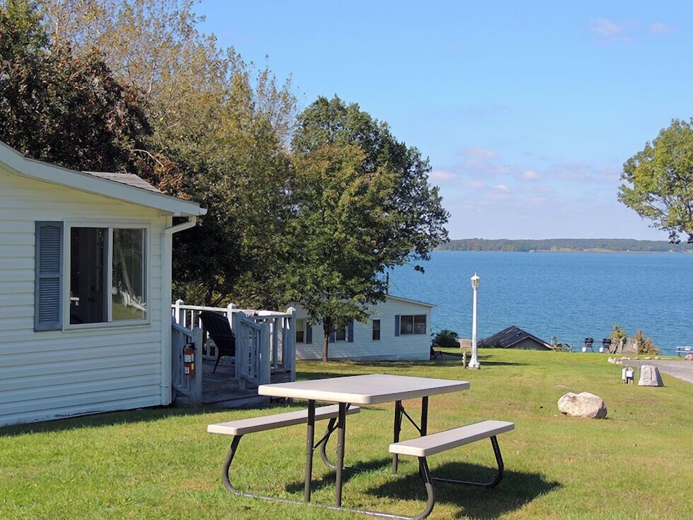 West Winds Motel & Cottages - photo 51
