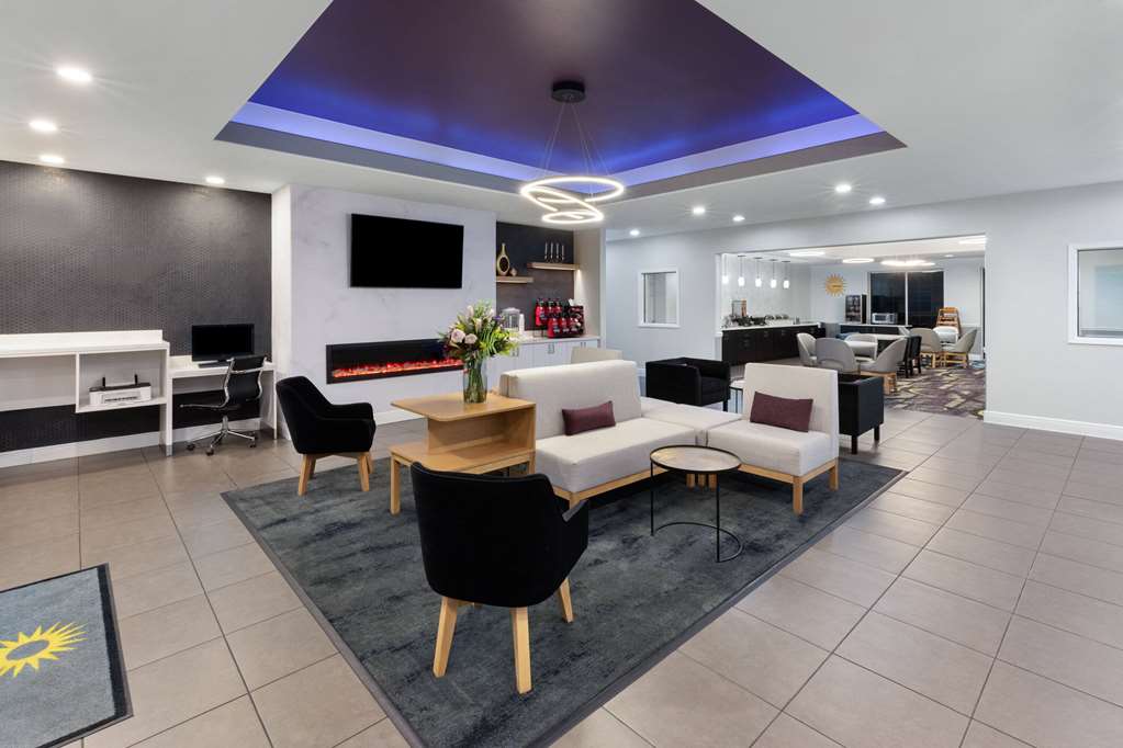 La Quinta Inn & Suites by Wyndham Austin Cedar Park - photo 2