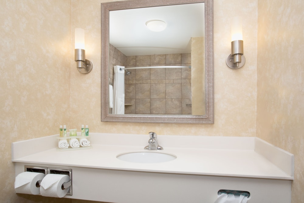 Holiday Inn Express & Suites Minot by IHG - photo 15