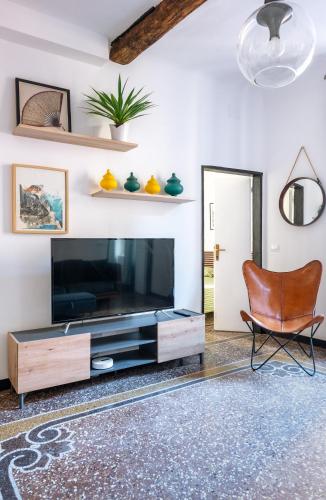 Stylish 2 bedroom apartment in the Historic Center of Genoa — 4-Star Luxury Hotel in Genoa, Italy
