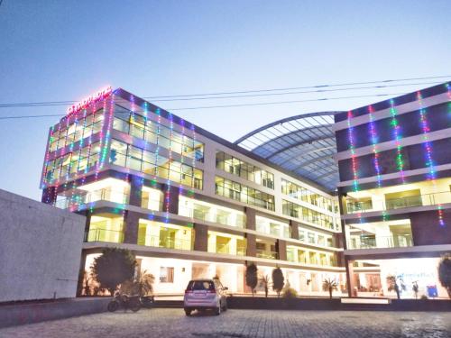 Le Tokyo Hotel Vithalapur in Mandal, India