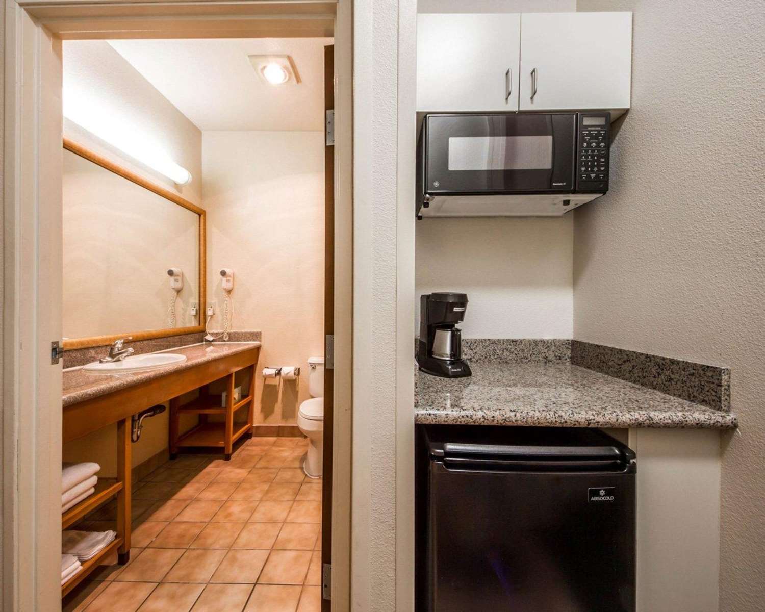 Comfort Inn & Suites Oakland - photo 26