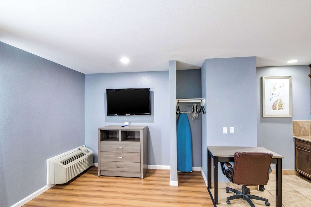 Rodeway Inn & Suites Port Arthur Groves - photo 21