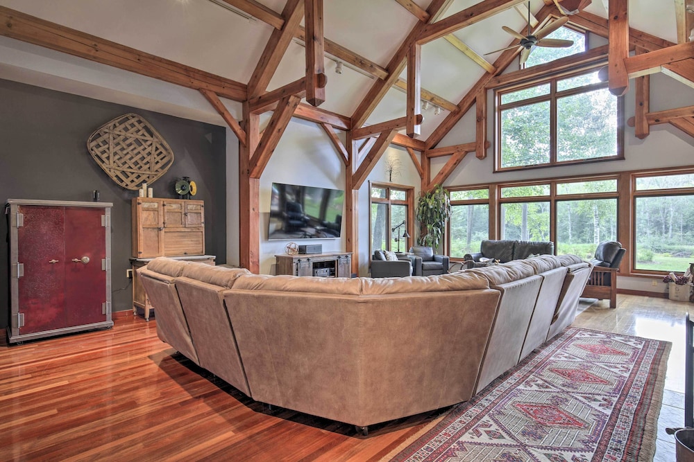 Spacious Riverfront Escape w Private Hot Tub in Eagle River, United States