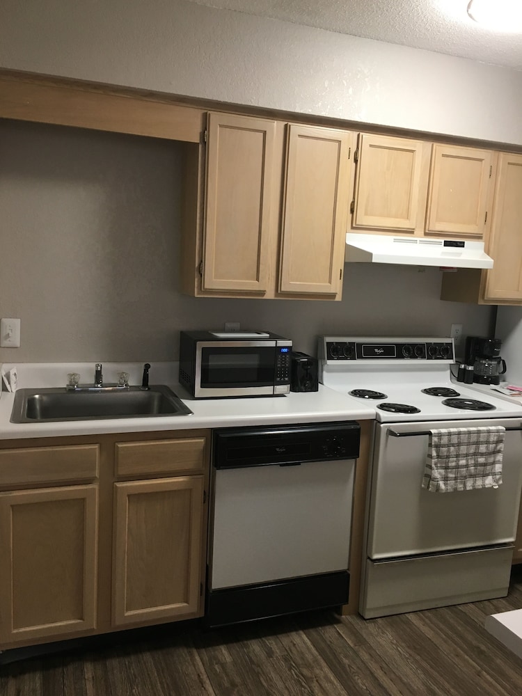 Ambassador Inn And Suites - photo 29