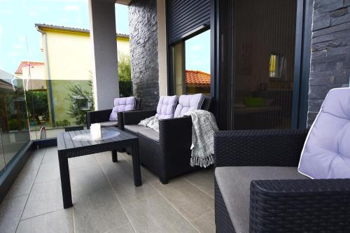 Apartments Daisy — 4-Star Luxury Hotel in Pakostane, Croatia
