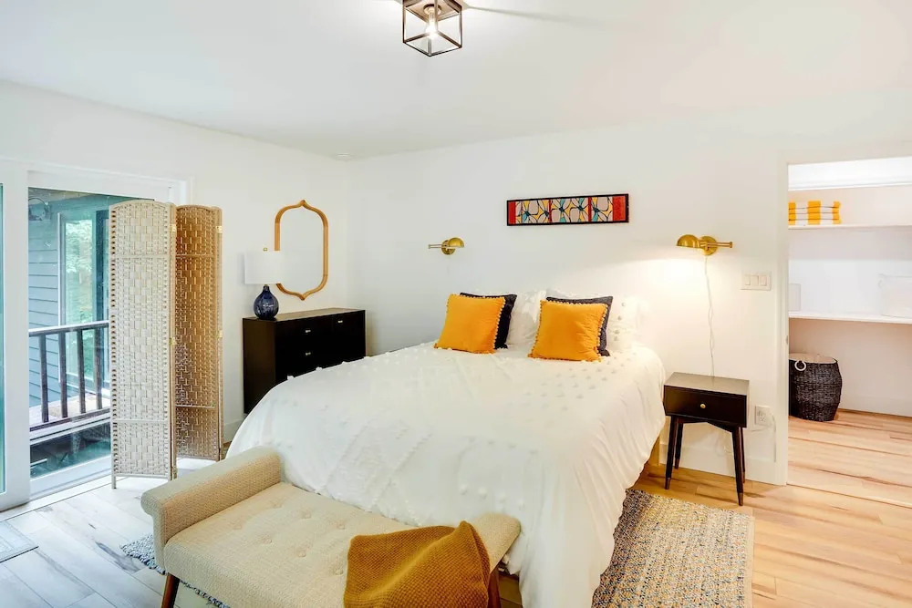 Fully Remodeled Saugerties Retreat on 7 Acres — hotel in Saugerties