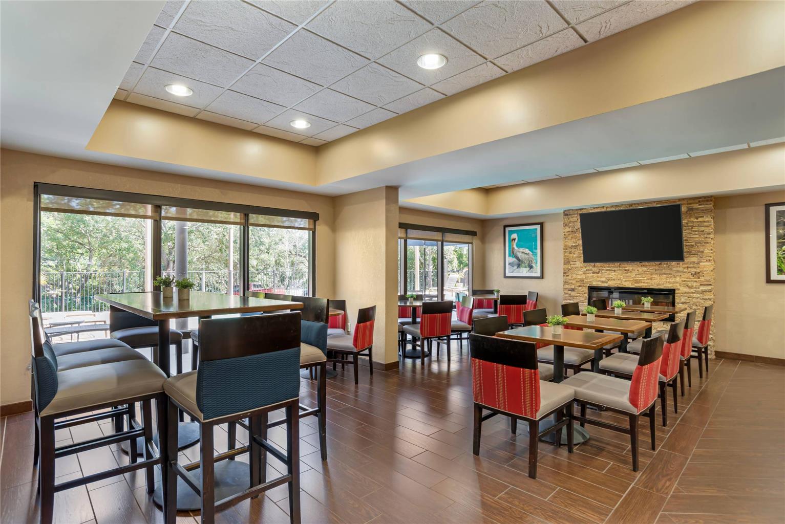 Comfort Suites Tallahassee Capitol University Area - photo 36