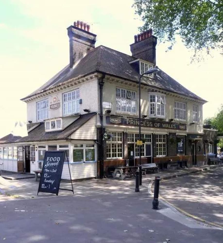 Hackney E5 Perfect for Couples Getaway - carbon neutral hotel in London