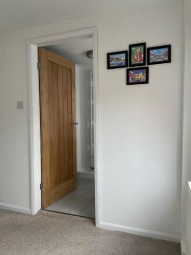 4@No.4. A cosy spot for 4 and one furry friend