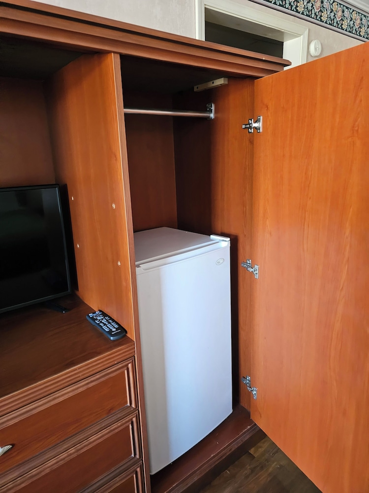 Travelodge by Wyndham Mackinaw City - photo 15