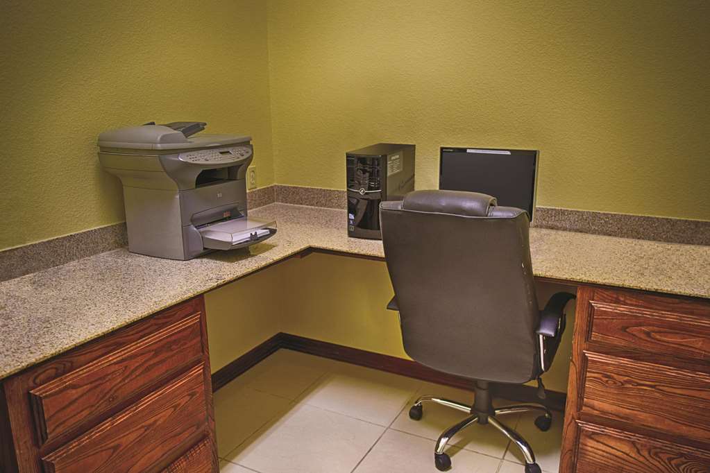 La Quinta Inn & Suites by Wyndham Alice - photo 29