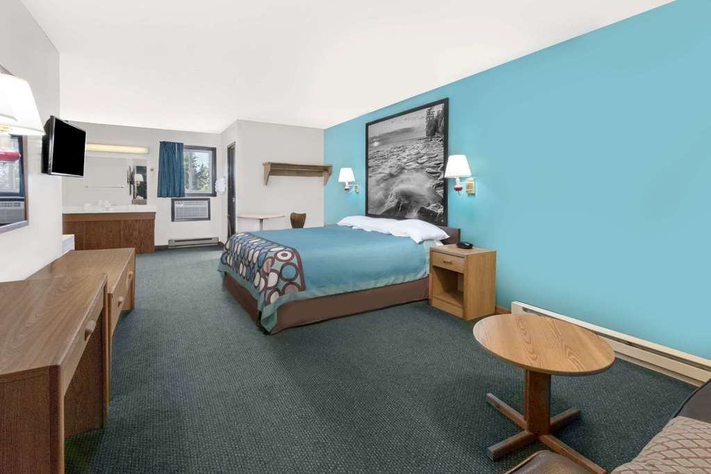 Super 8 by Wyndham Huron - photo 10