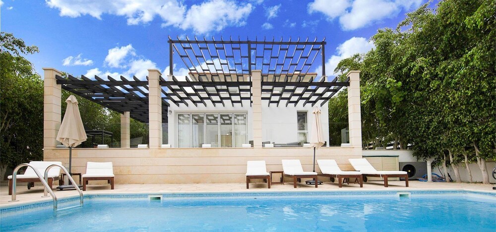 Villa Ariana — 4-Star Luxury Hotel in Pegeia, Cyprus