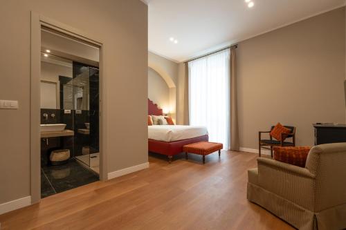 Suite Bausan 11 — 4-Star Luxury Hotel in Naples, Italy
