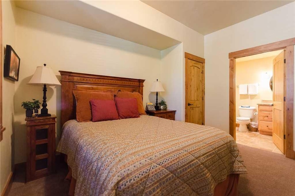 5109 Emerald Lodge Trappeur's Crossing Apartment 4 — 4-Star Luxury Hotel in Steamboat Springs, United States