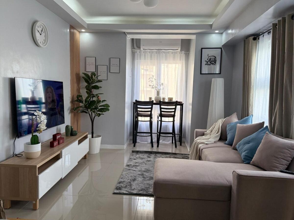 I'll Stay With You with Public Pool & 100 Mbps Fibre at Victoria Sports Tower — 4-Star Luxury Hotel in Manila, Philippines
