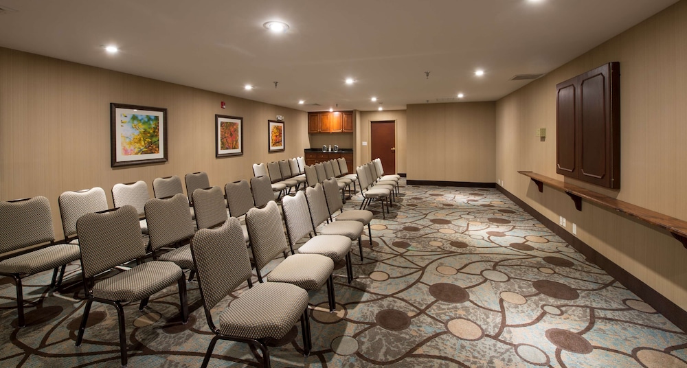 Hampton Inn Cornelia - photo 24