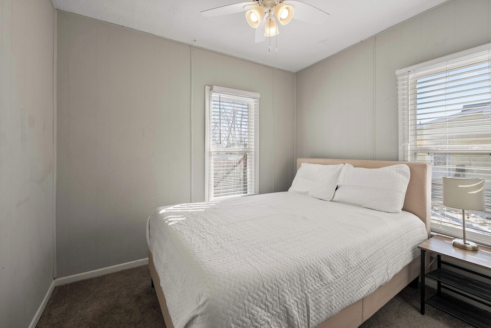 The Cozy Bellows Retreat for 4 — Columbus — photo 4