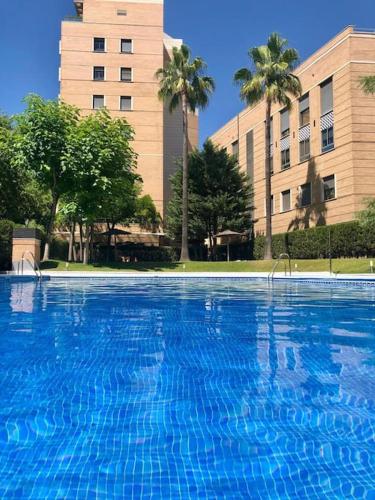 Tu Oasis De Lujo Junto Al Guadalquivir — Sevilla