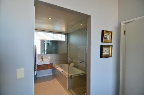 410 Harbour Bridge