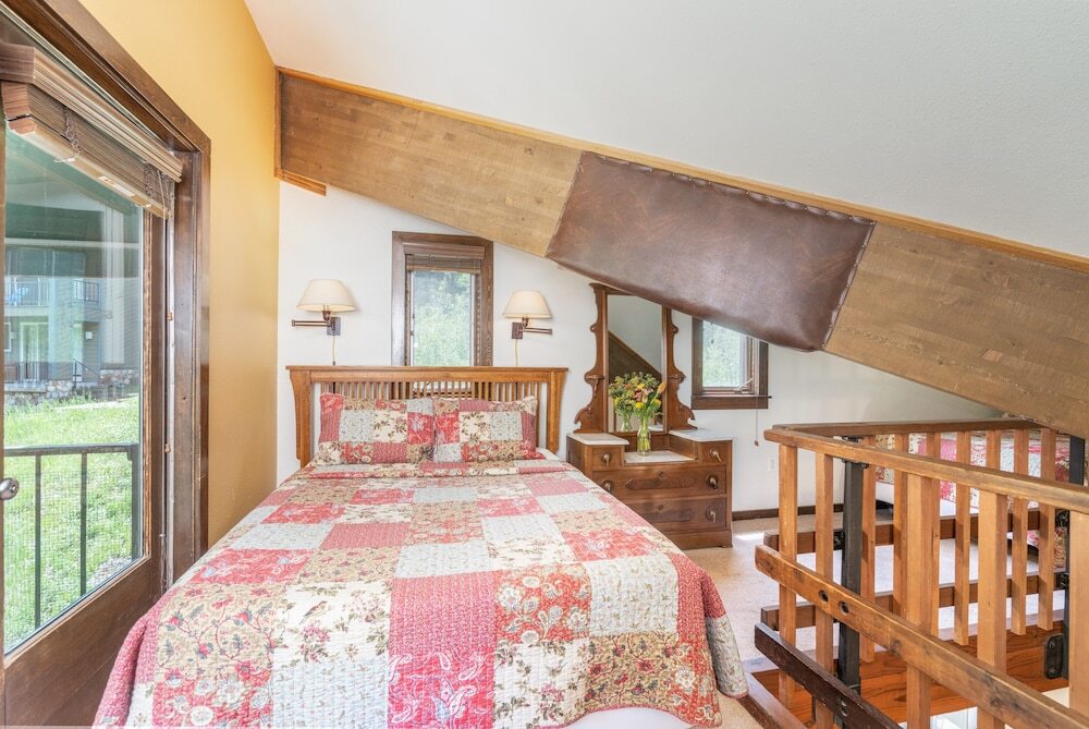 Manitou Lodge 7 Hotel Room By Alpine Lodging Telluride — Telluride