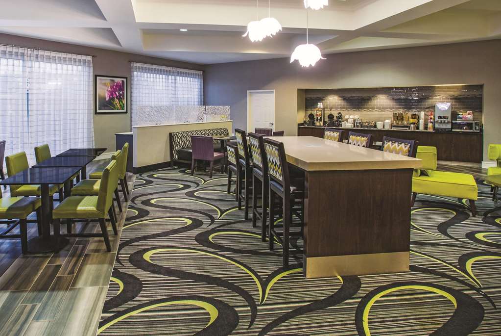 La Quinta Inn & Suites by Wyndham Las Vegas Summerlin Tech - photo 38