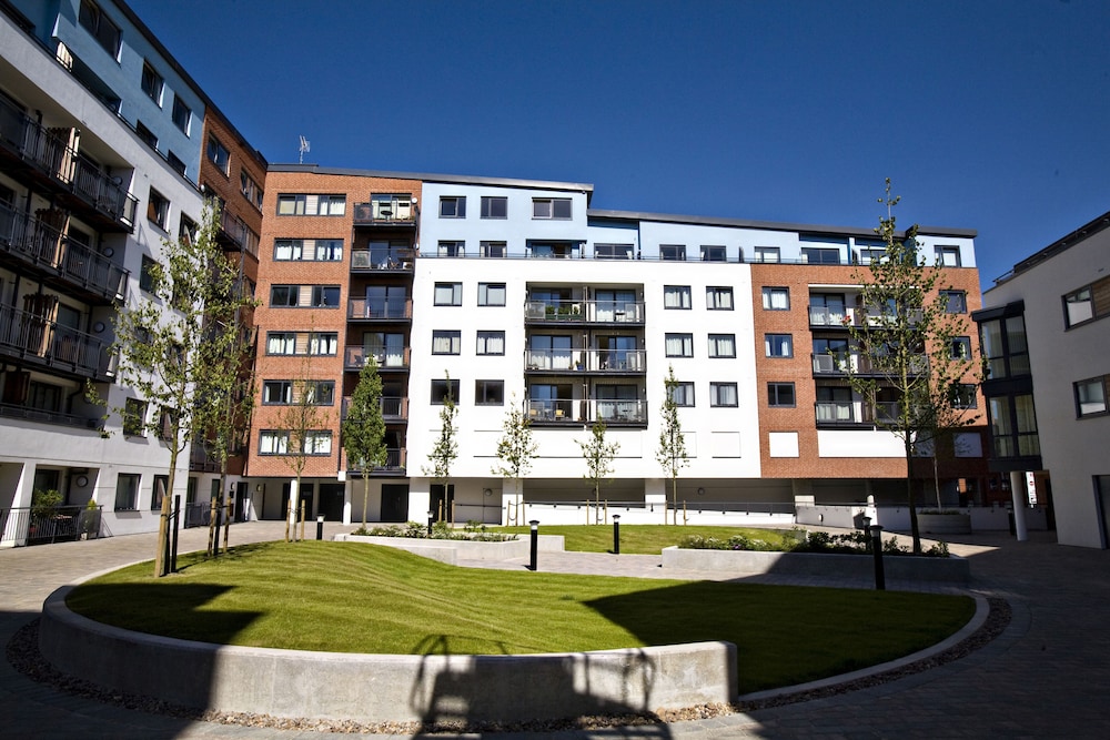 Flexi lets at The Atrium - carbon neutral hotel in Camberley