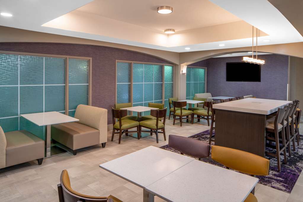 La Quinta Inn & Suites by Wyndham Atlanta Stockbridge - photo 14