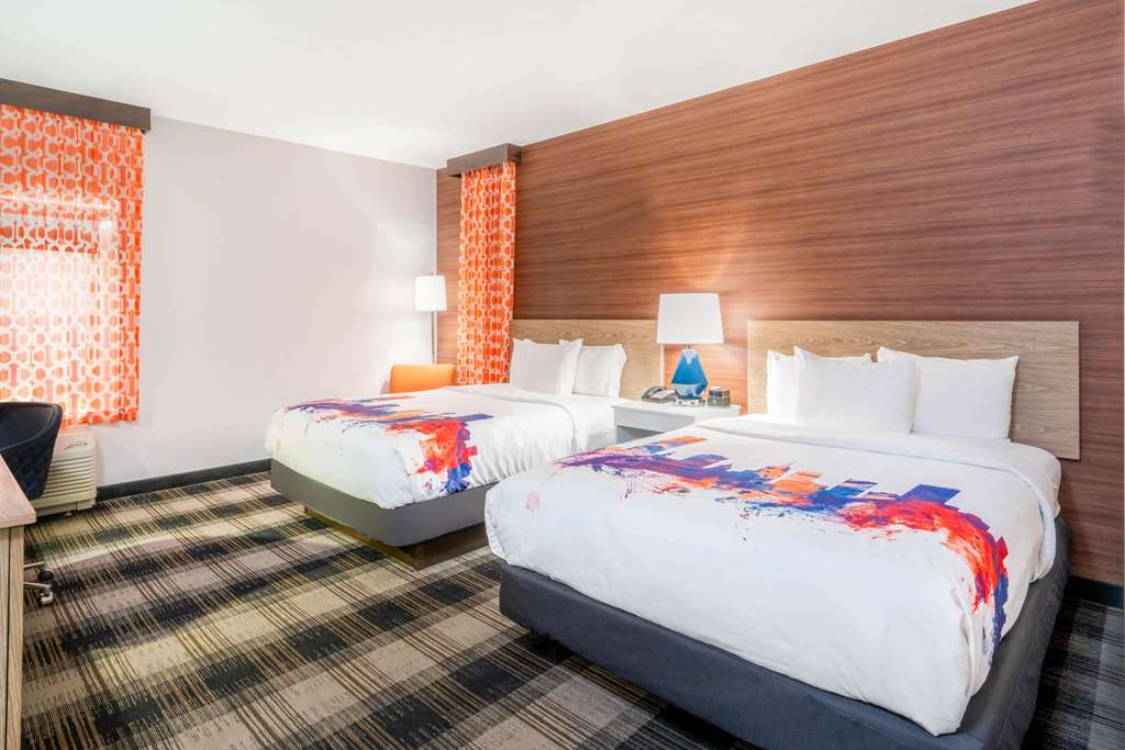 La Quinta Inn & Suites by Wyndham Oklahoma City Airport - photo 13