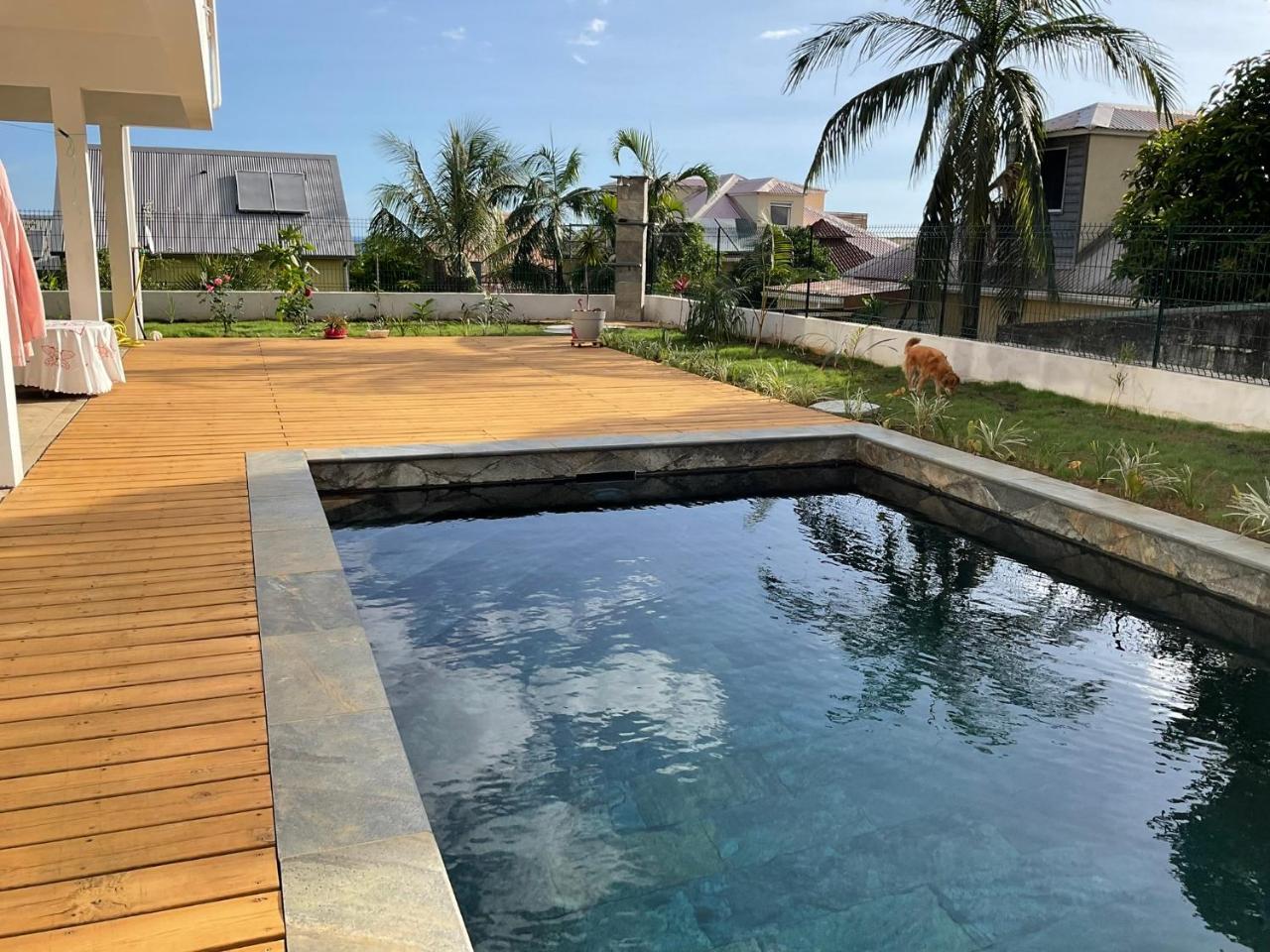 Manapany and Rose in Unknown City, Réunion