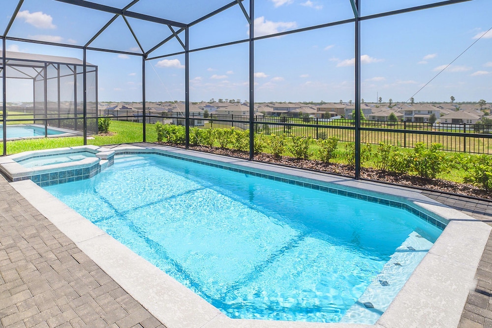 Upstay Windsor Island Resort Home w Pool Spa BBQ - photo 7