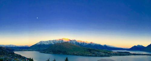 Remarkable Queenstown Lake House — 4-Star Luxury Hotel in Queenstown, New Zealand