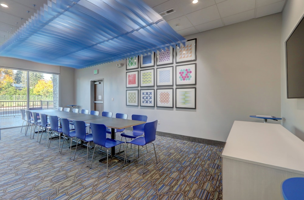 Holiday Inn Express & Suites Auburn Downtown by IHG - photo 48