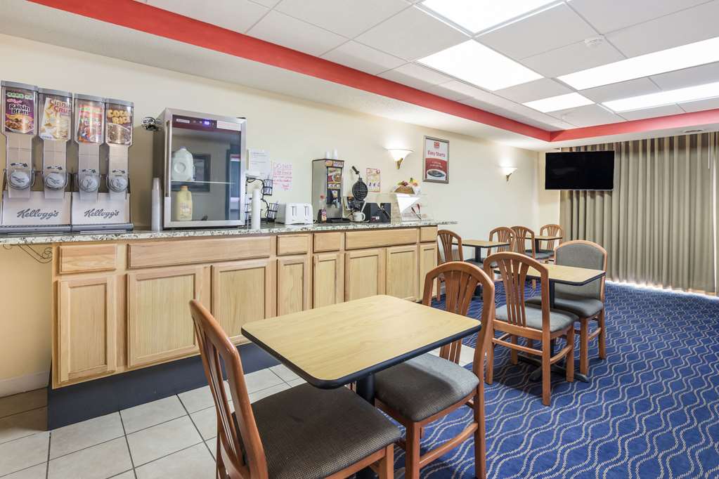 Econo Lodge Morristown - photo 16