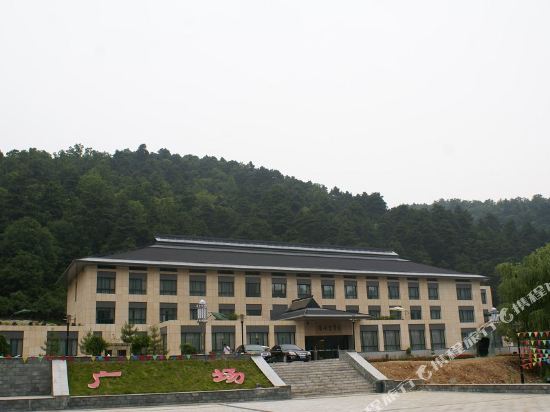 Yuhuagong Hotel — hotel in Tongchuan