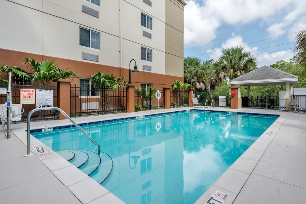 Candlewood Suites Fort Myers Sanibel Gateway by IHG - photo 12
