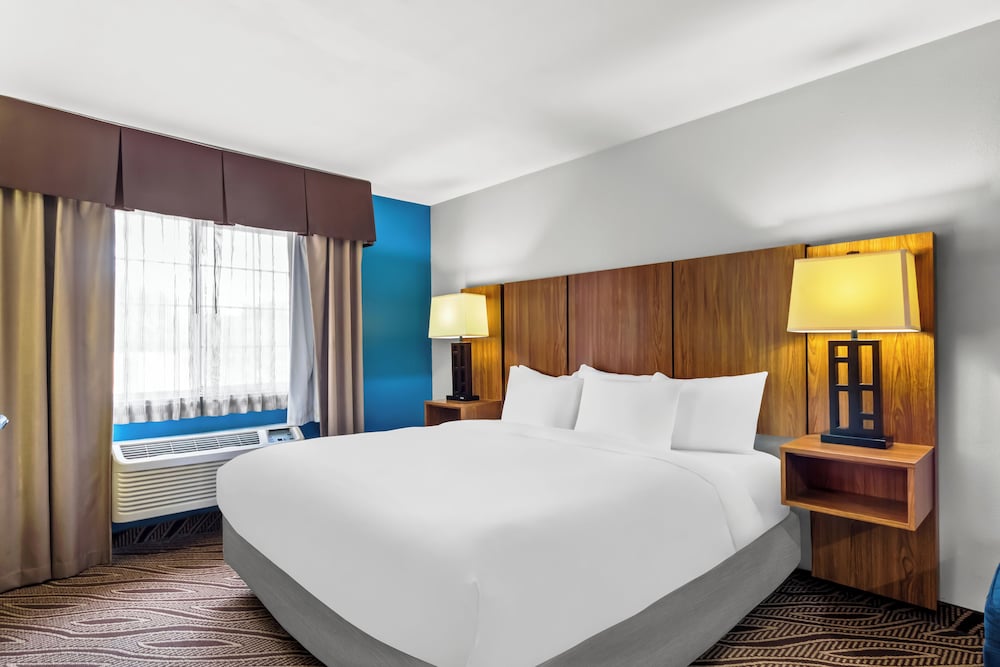 Quality Inn & Suites San Antonio Airport Stone Oak - photo 3