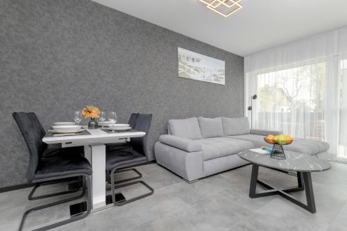 Modern Apartment Close to the Beach in Gdańsk by Noclegi Renters — 4-Star Luxury Hotel in Gdansk, Poland