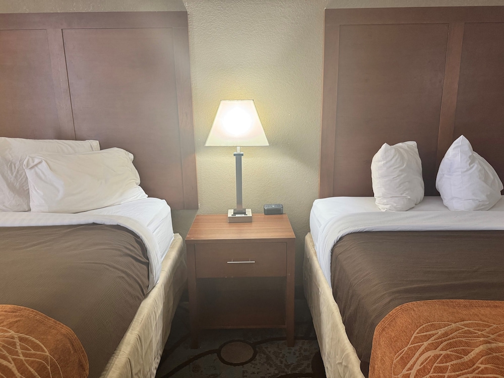AmericInn by Wyndham Memphis East - photo 16