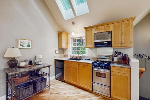 Serene Redwood Retreat - photo 14