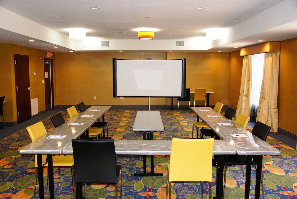 Holiday Inn Express & Suites St Louis Airport by IHG - photo 25