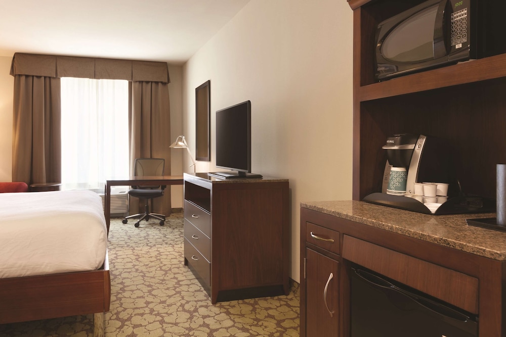 Hilton Garden Inn Boston Logan Airport - photo 26